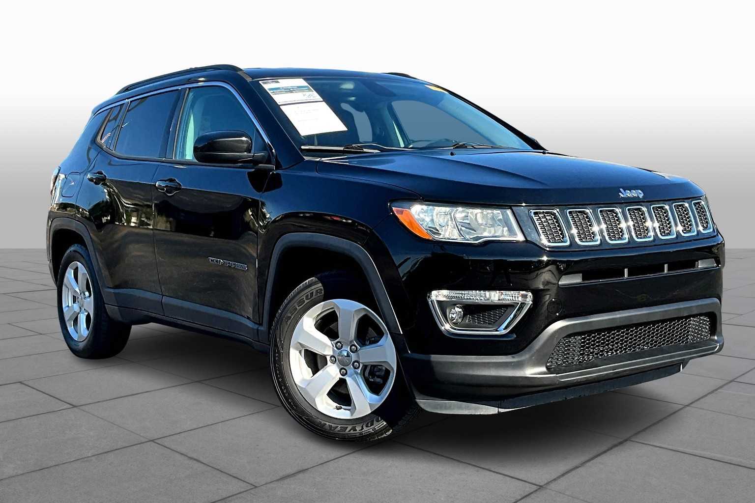 2017 Jeep Compass Latitude photo 2