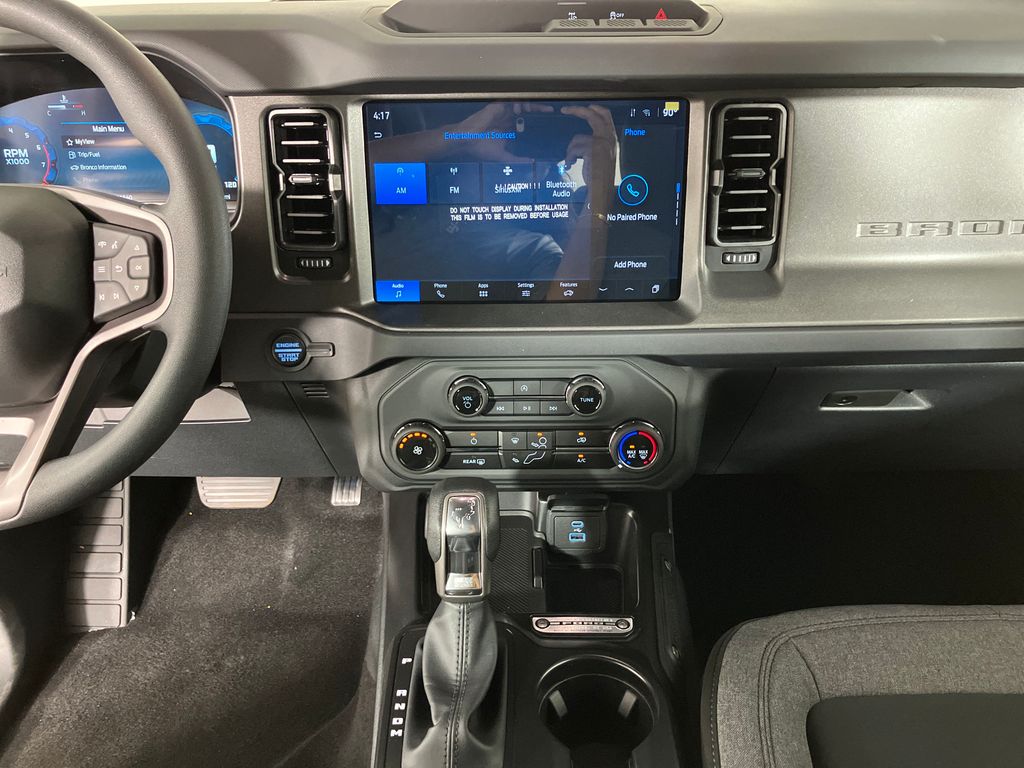 2025 Ford Bronco Base photo 16