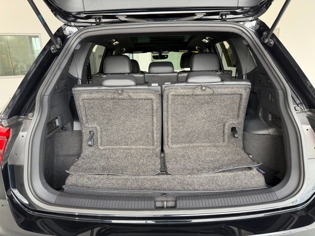 2020 Volkswagen Tiguan SE R-Line Black photo 30