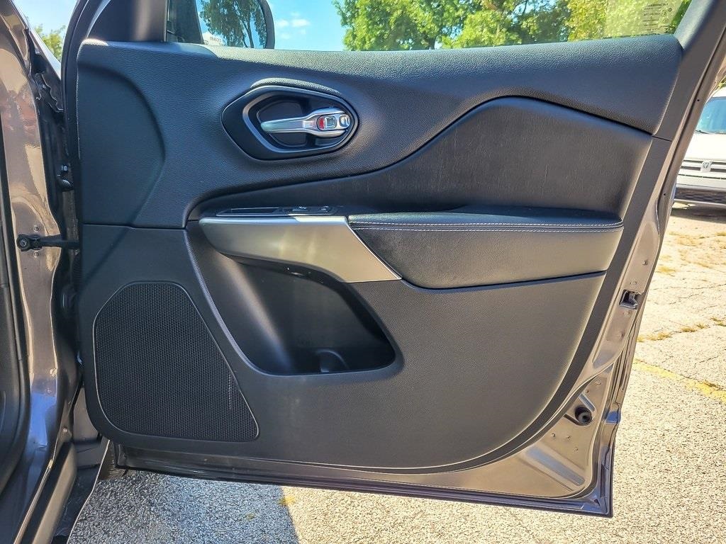 2021 Jeep Cherokee Latitude Lux photo 19