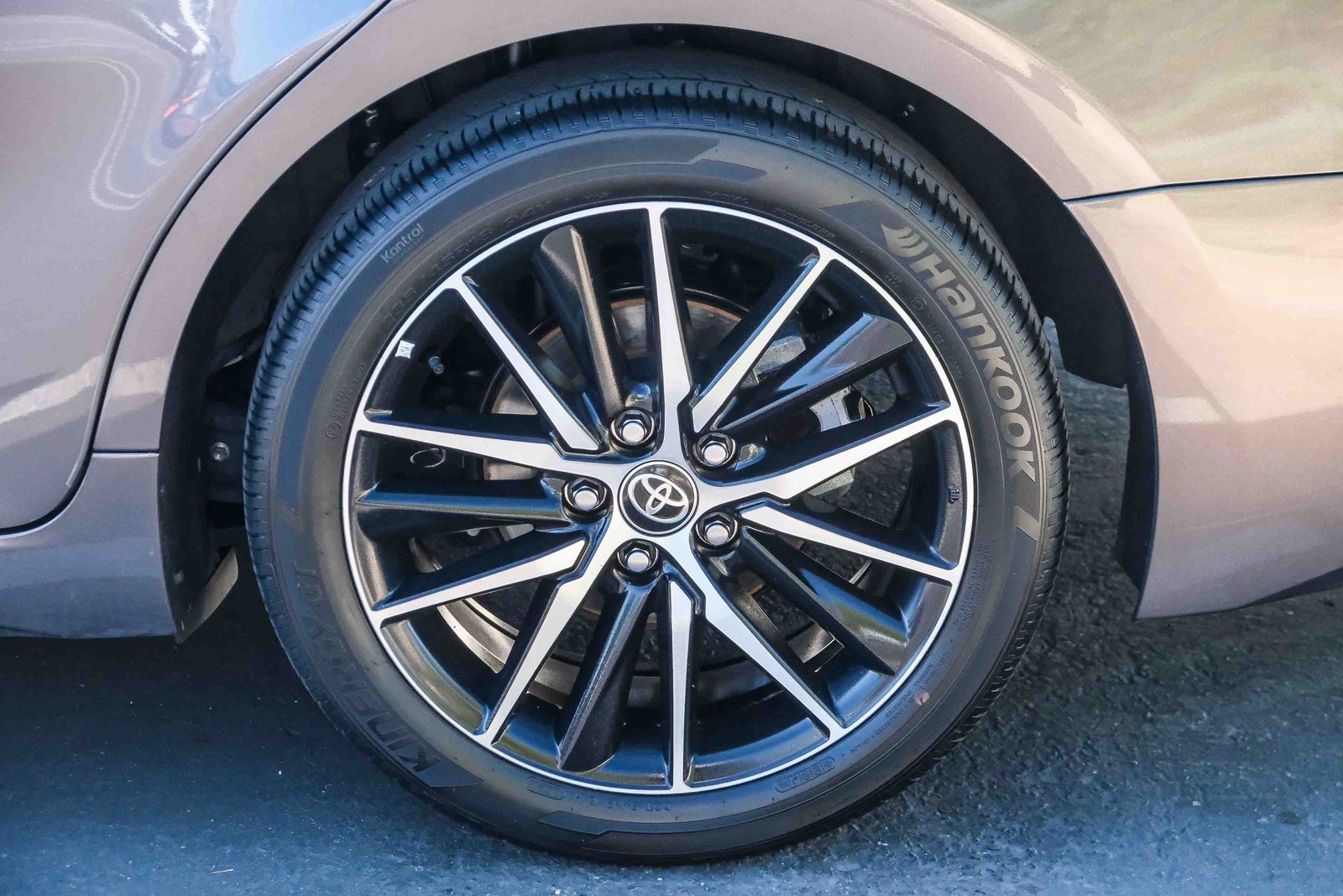 2023 Toyota Camry SE photo 7