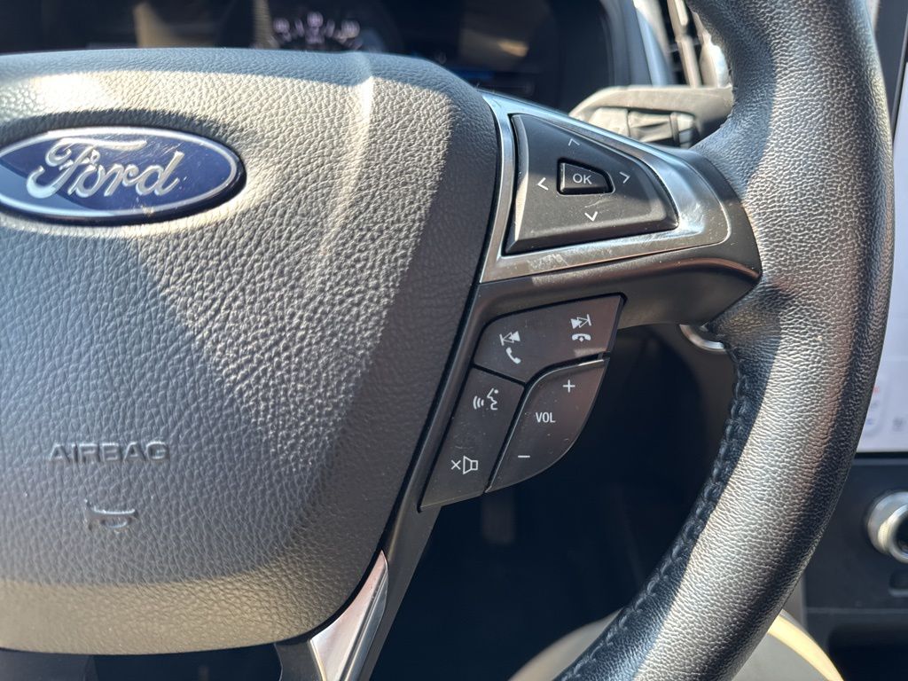 2022 Ford Edge SEL photo 15