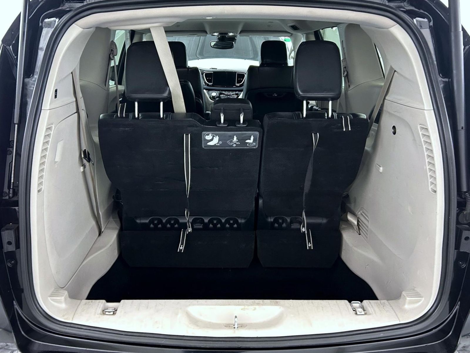 2021 Chrysler Pacifica Touring L photo 17