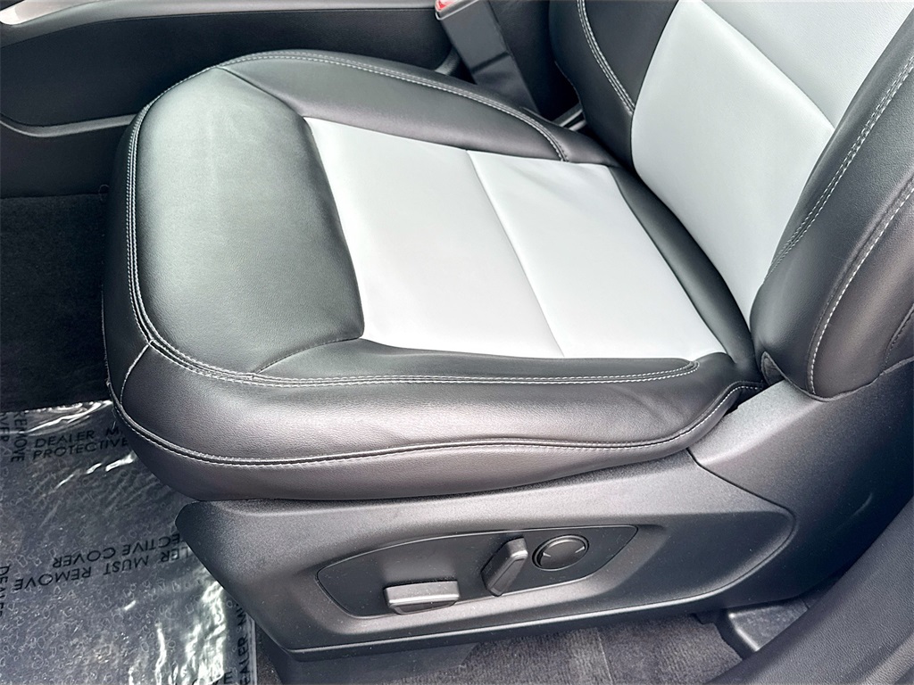 2022 Ford Explorer XLT photo 17