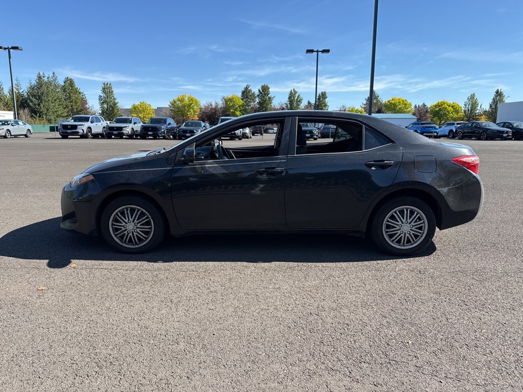 2017 Toyota Corolla LE photo 4