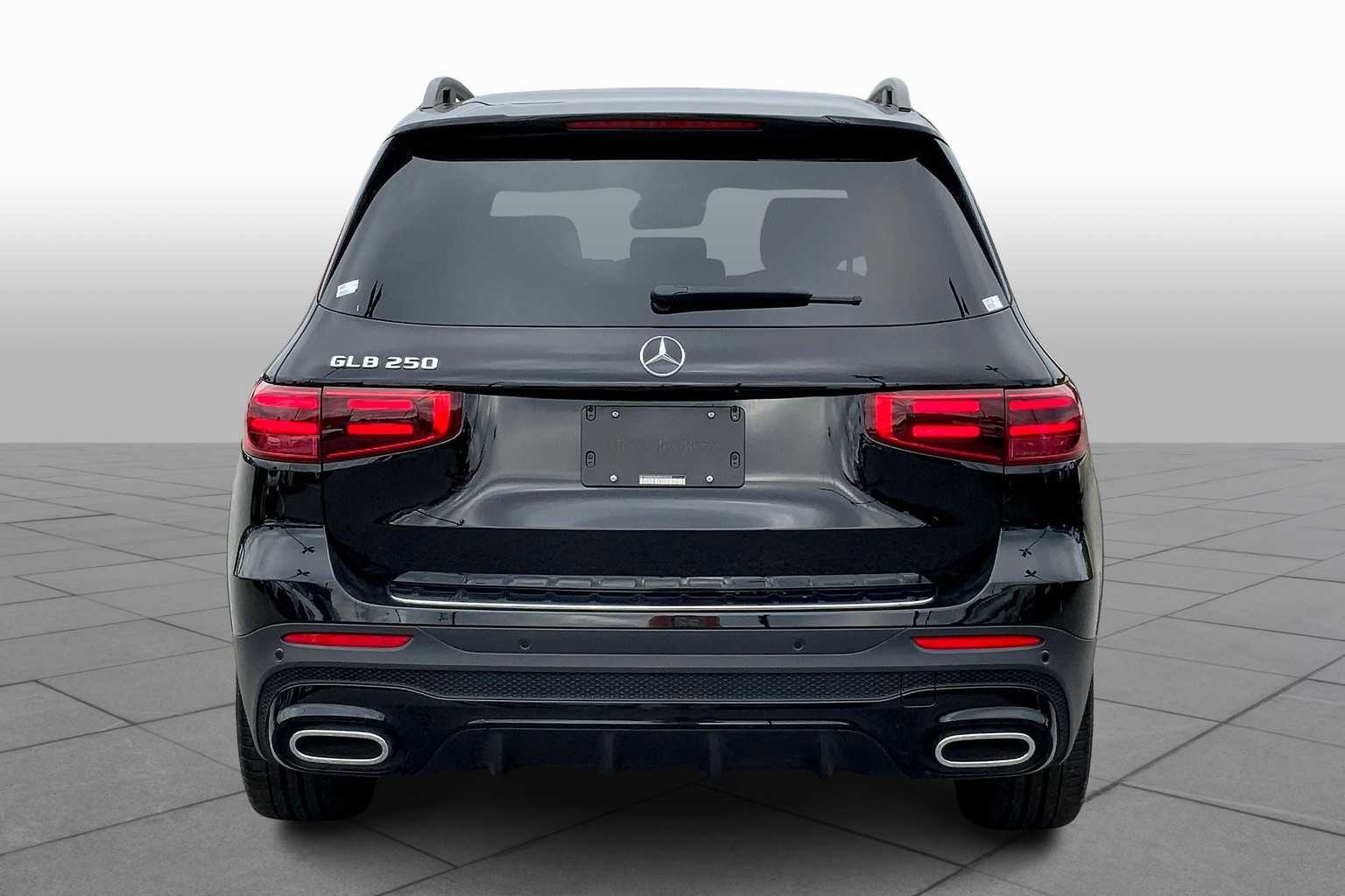 2024 Mercedes Benz GLB 250 photo 4