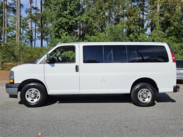 2020 Chevrolet Express 2500 LT Passenger photo 2