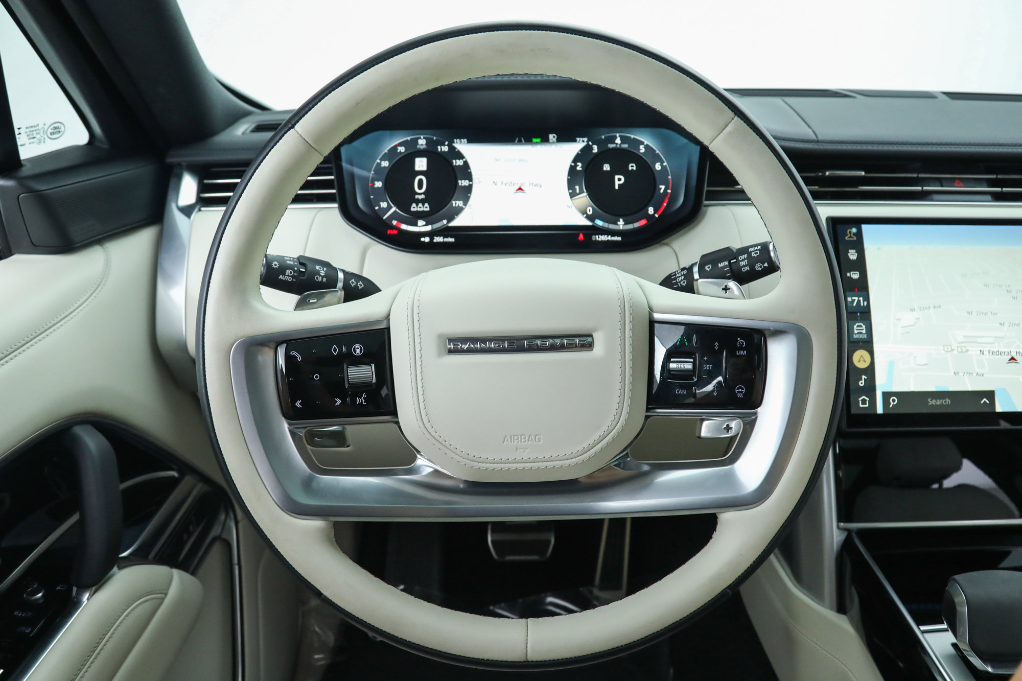 2024 Land Rover Range Rover SE photo 33