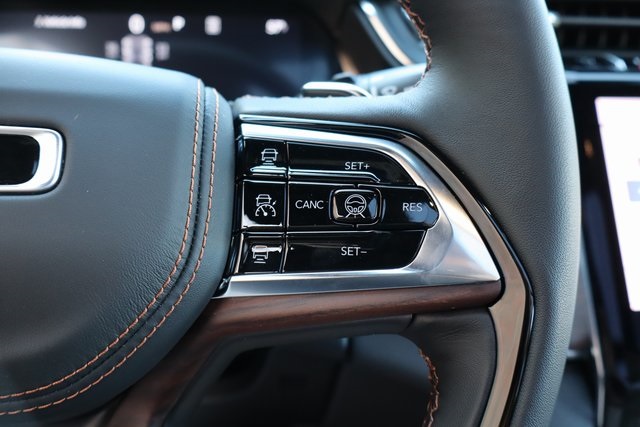 2025 Jeep Grand Cherokee Summit photo 14