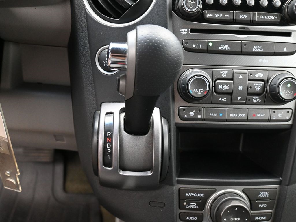 2015 Honda Pilot Touring photo 27