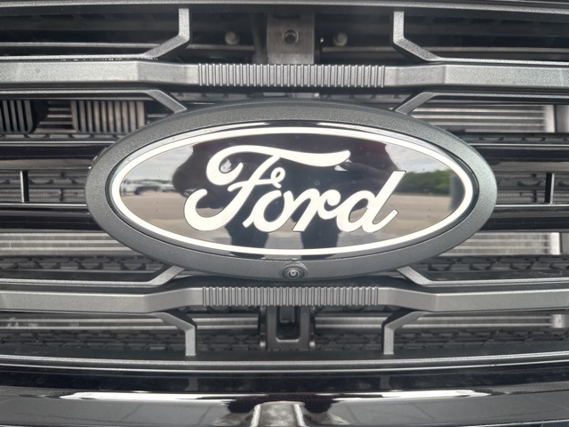 2025 Ford F-150 XLT photo 2