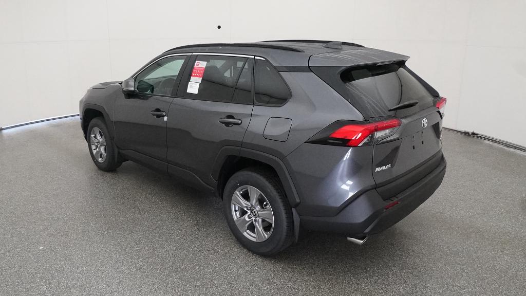 2025 Toyota RAV4 XLE photo 9