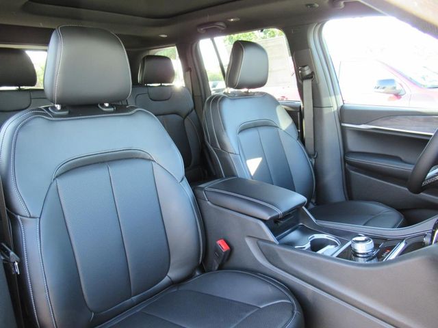 2025 Jeep Grand Cherokee Limited photo 8