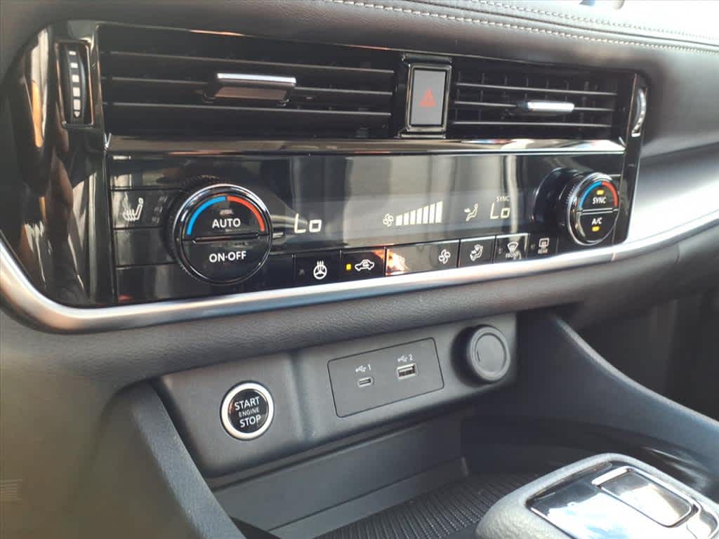 2022 Nissan Rogue SV photo 19