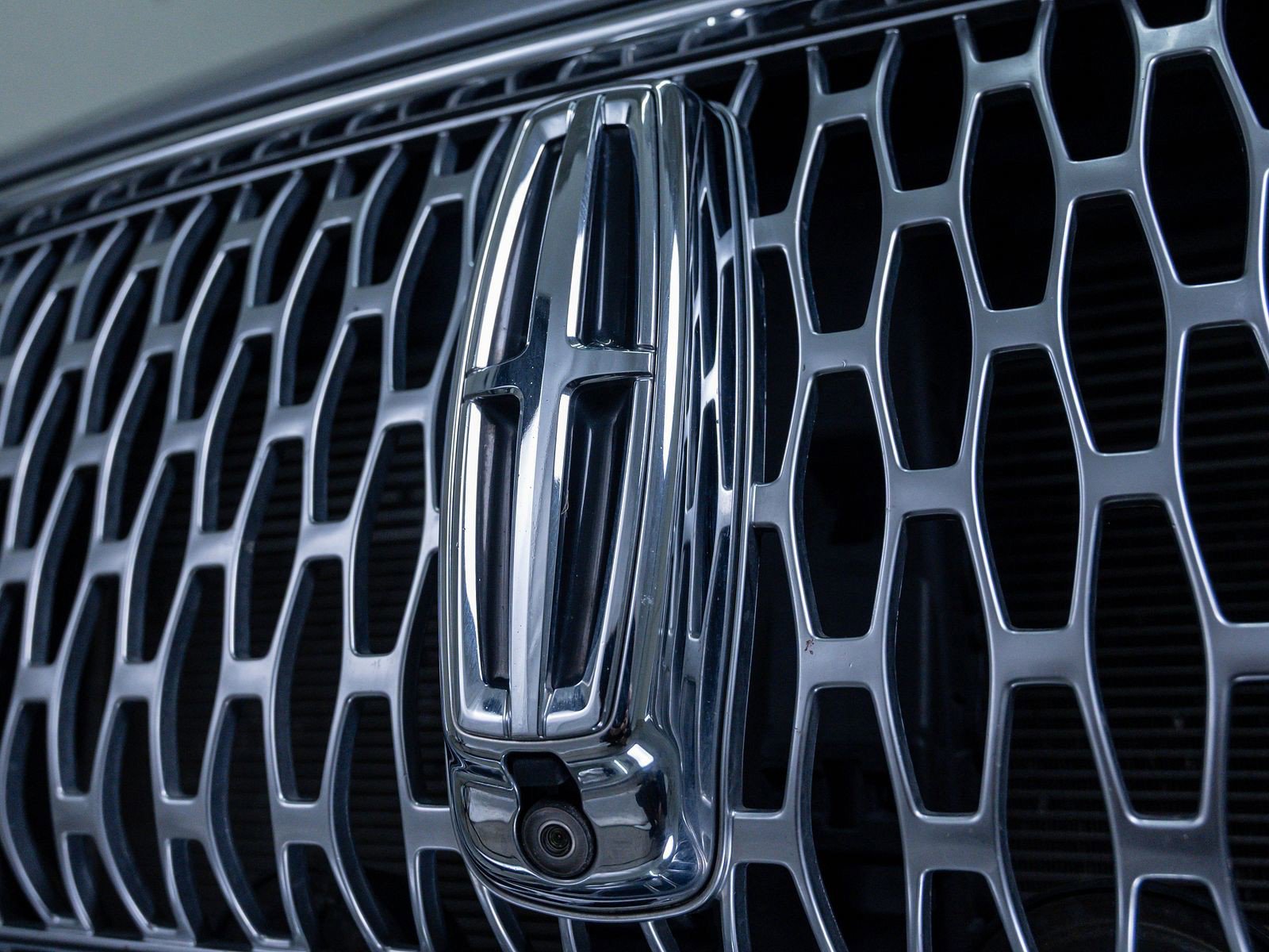 2020 Lincoln Nautilus Black Label photo 3