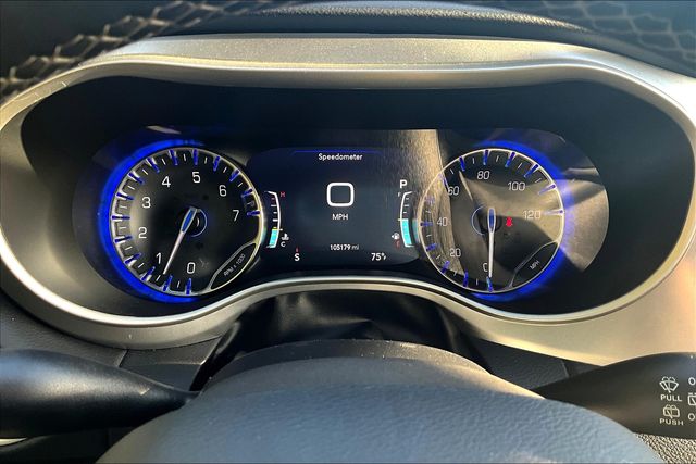 2022 Chrysler Pacifica Touring L photo 10