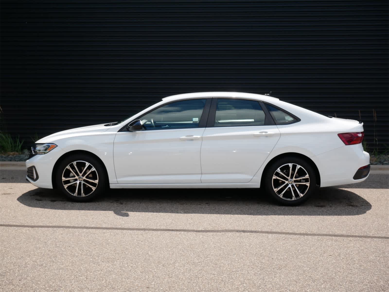 Used 2022 Volkswagen Jetta Sport with VIN 3VWBM7BU7NM002156 for sale in Saint Paul, Minnesota