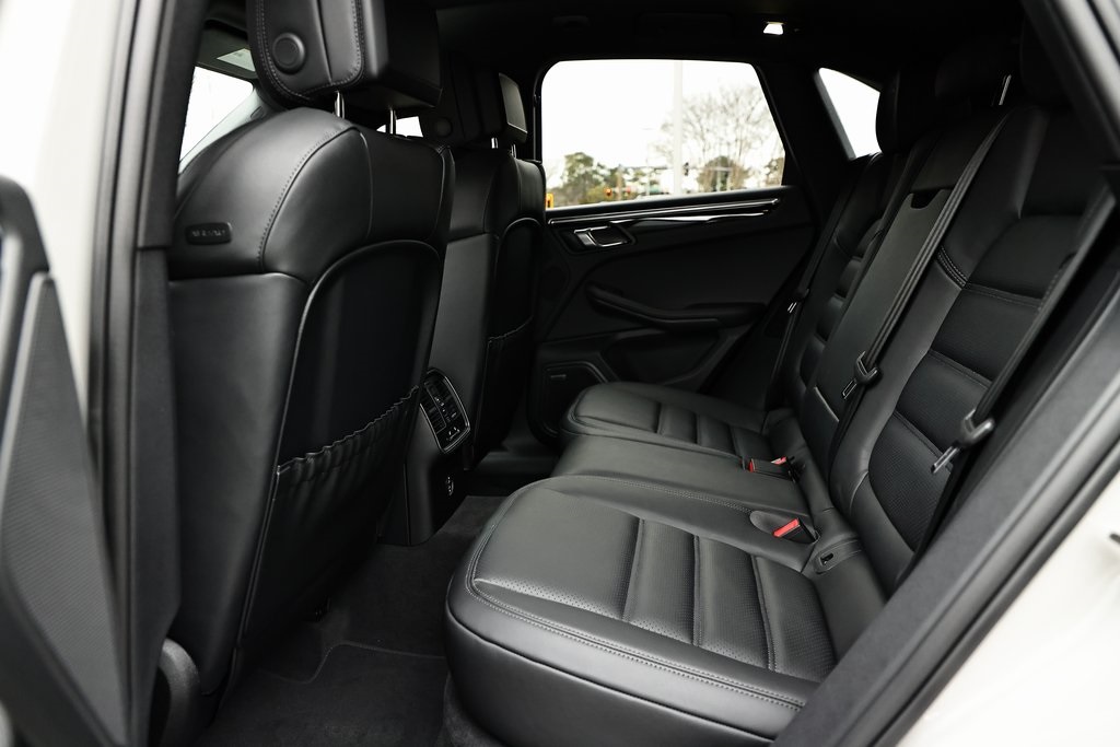 2025 Porsche Macan T photo 27