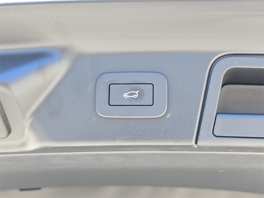2025 Land Rover Range Rover Velar S photo 11