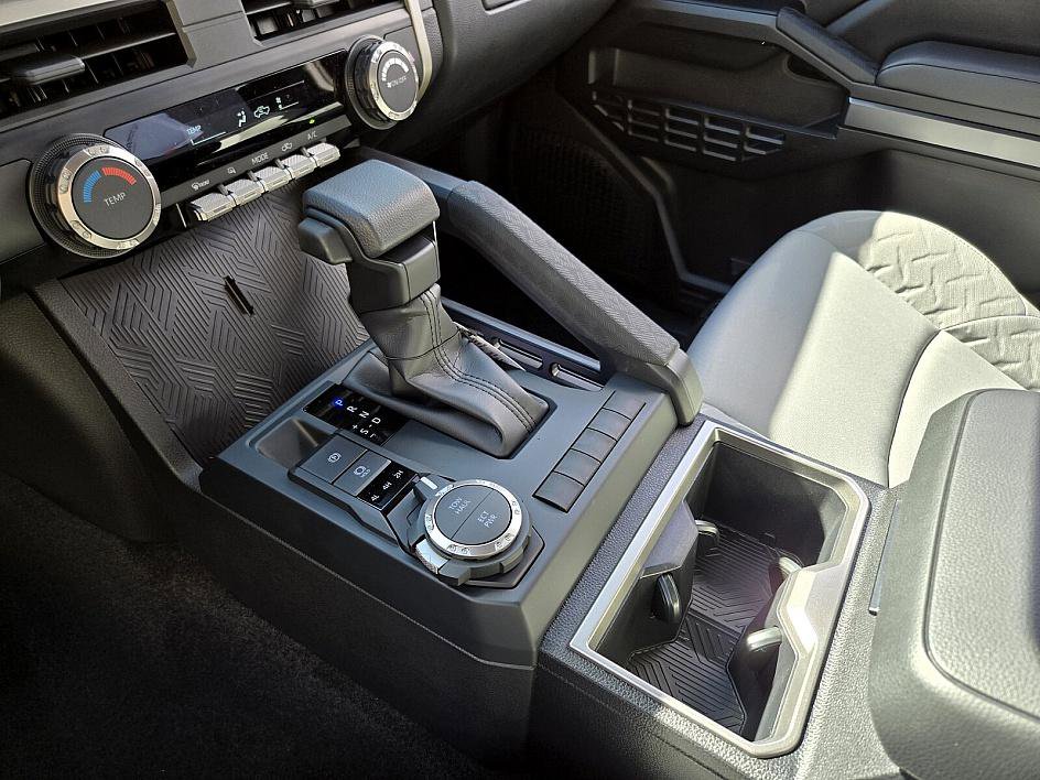2025 Toyota Tacoma SR5 photo 23