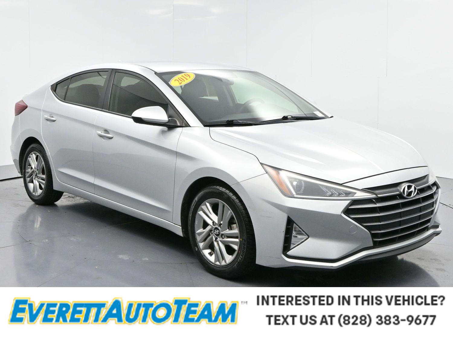 2019 Hyundai Elantra SEL's photo