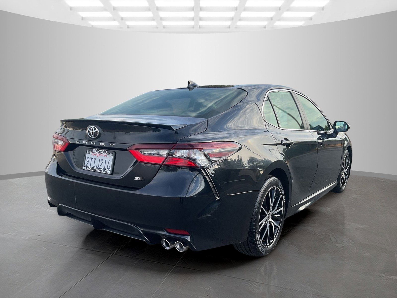 2021 Toyota Camry SE photo 3