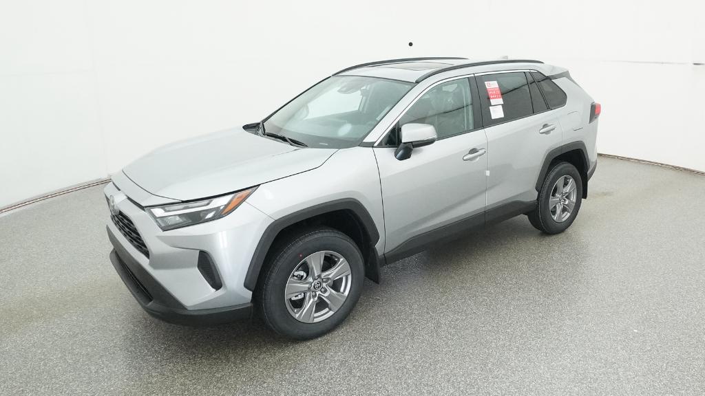 2025 Toyota RAV4 XLE's photo
