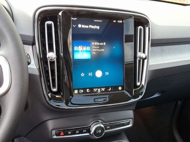 2025 Volvo XC40 AWD Plus photo 13