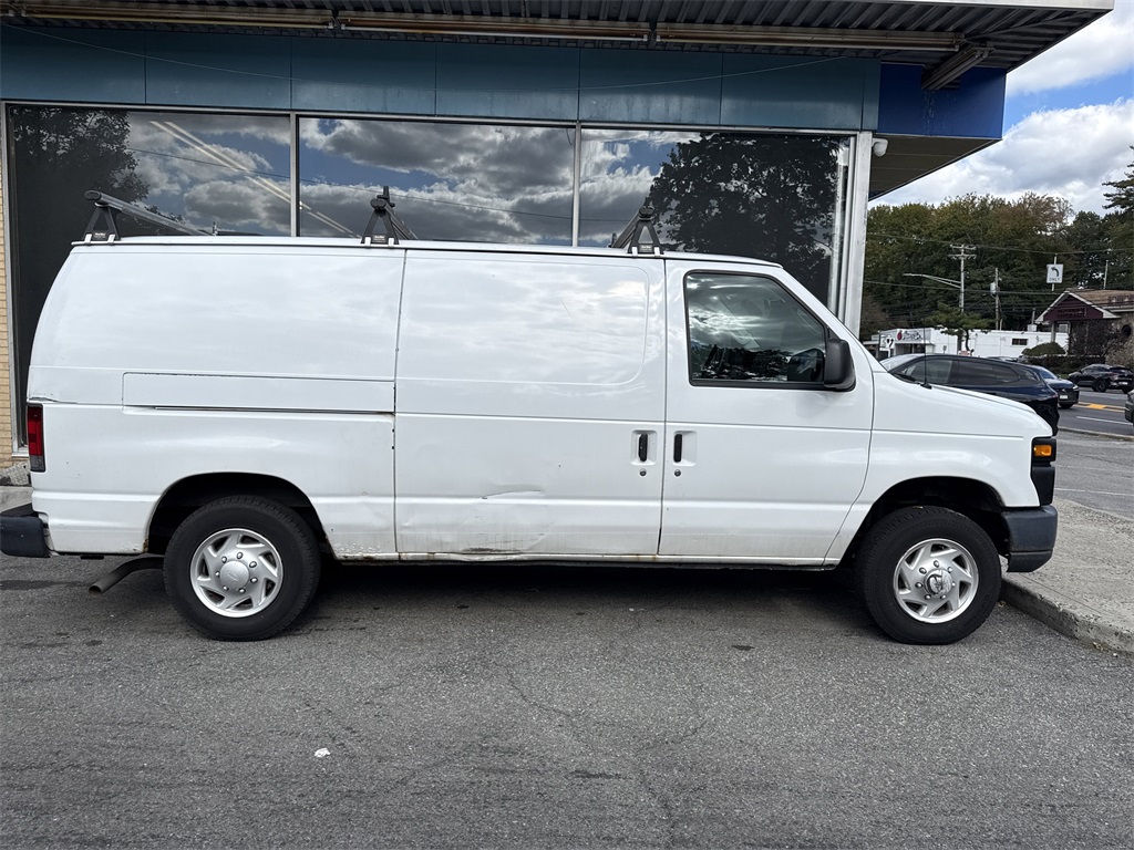 2013 Ford E-150 photo 2