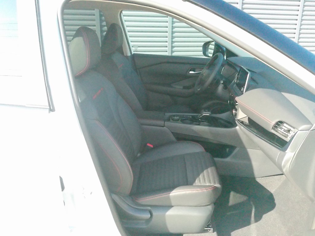 2026 Nissan Rogue SV photo 11