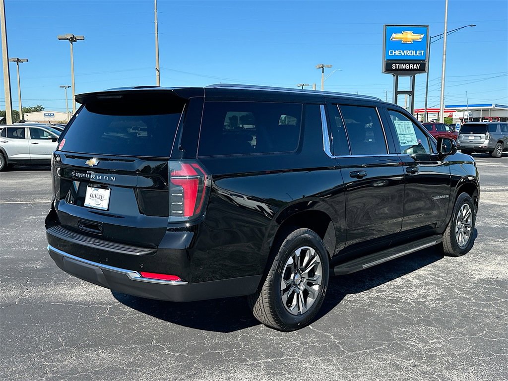 2026 Chevrolet Suburban LS photo 4