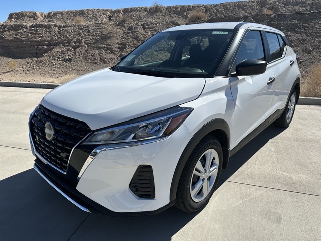 2025 Nissan KICKS PLAY Base's photo