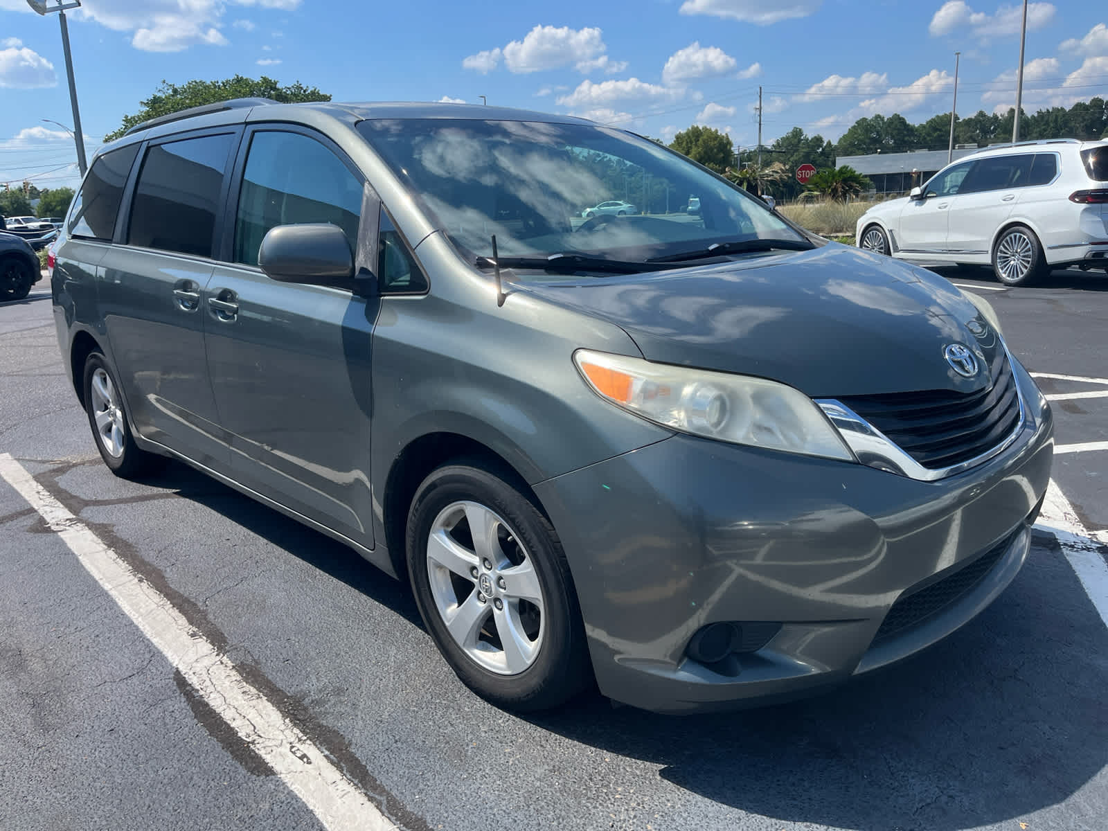 2014 Toyota Sienna LE photo 2