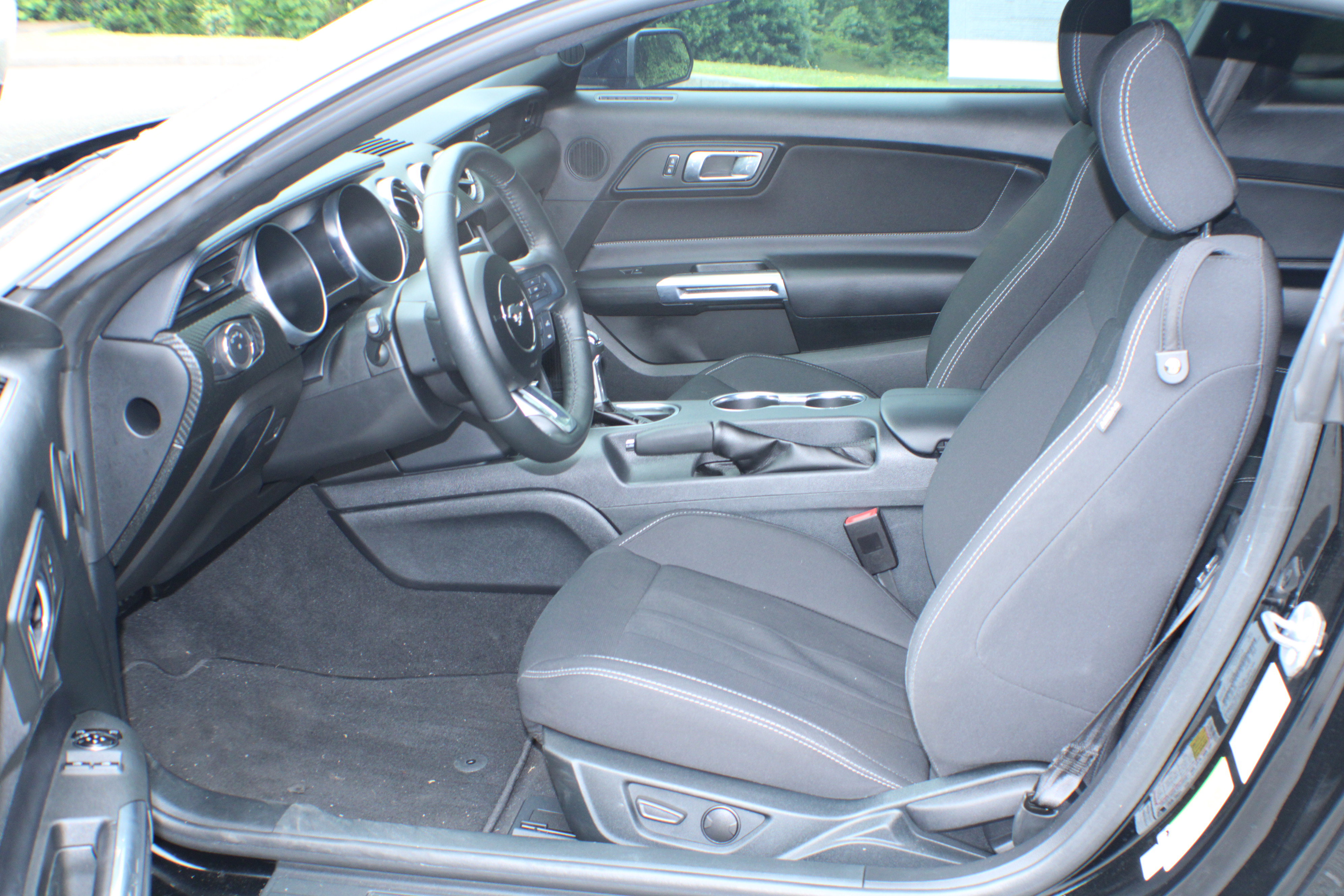 2023 Ford Mustang EcoBoost photo 9