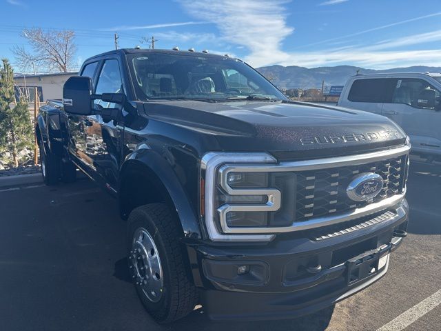 2026 Ford F-450 Super Duty Platinum's photo