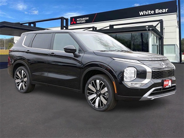 2025 Mitsubishi Outlander SE's photo