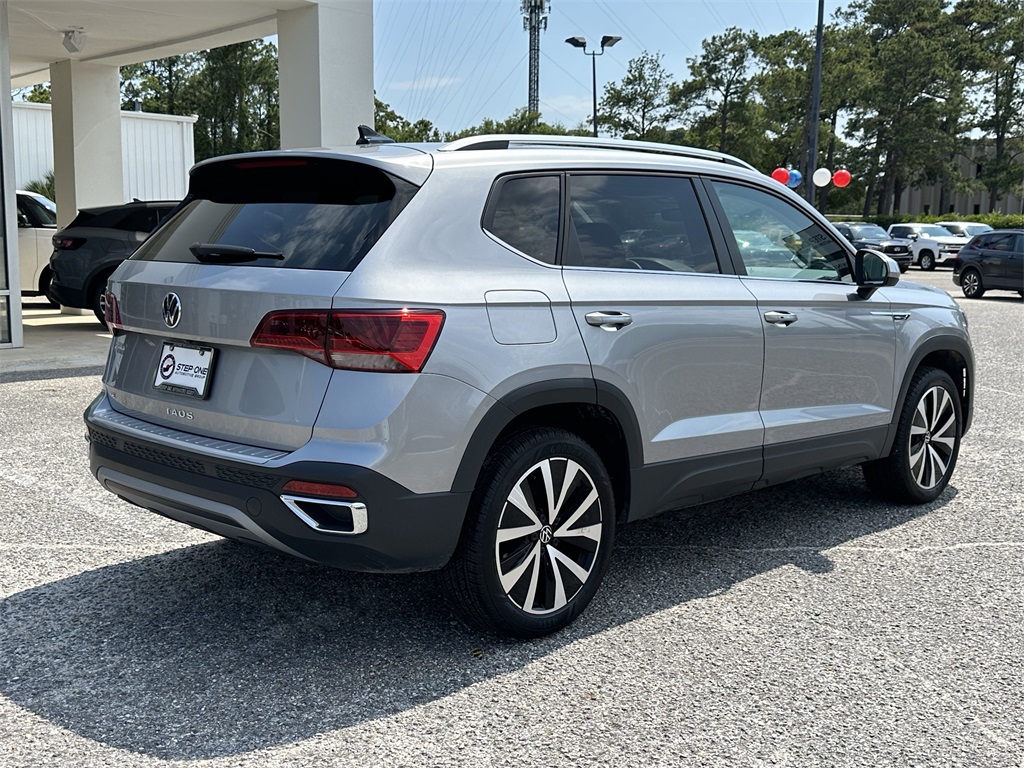 2024 Volkswagen Taos SE photo 4