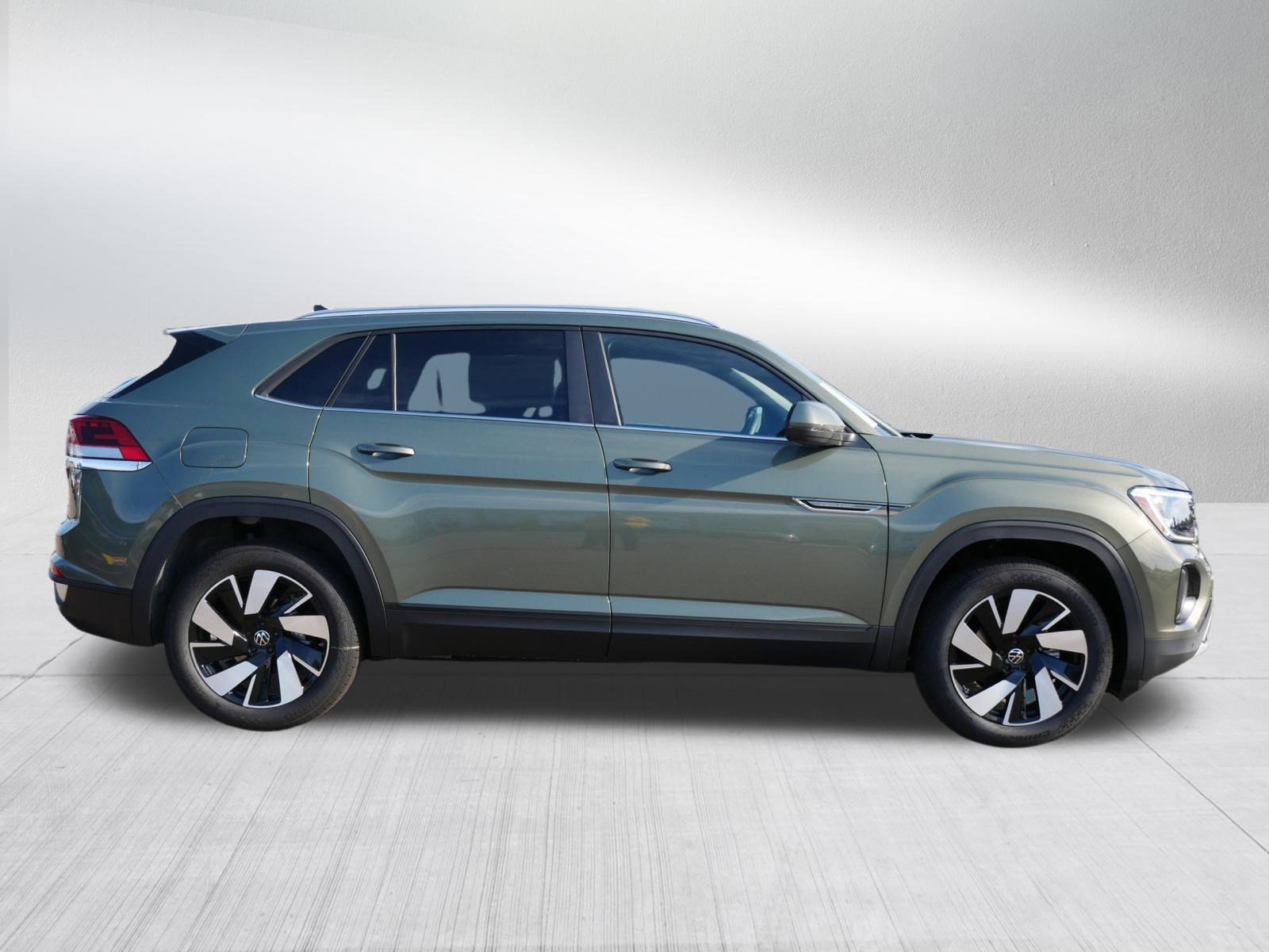 2026 Volkswagen Atlas Cross Sport SE Technology photo 2
