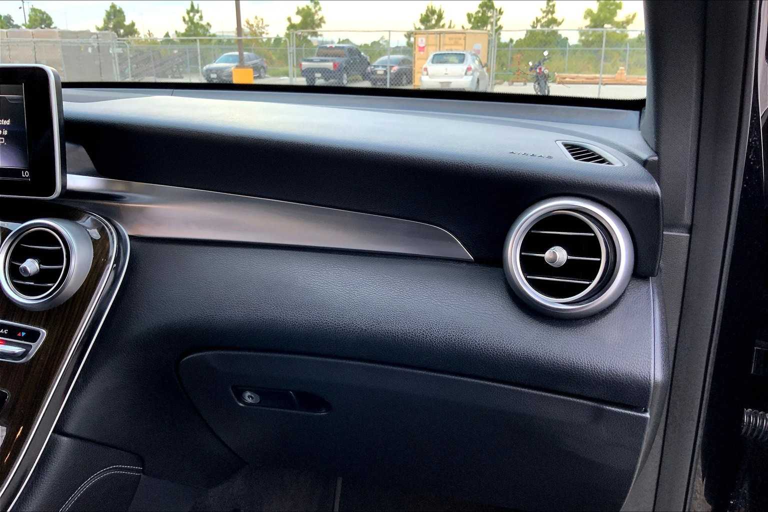 2018 Mercedes Benz GLC 300 photo 16