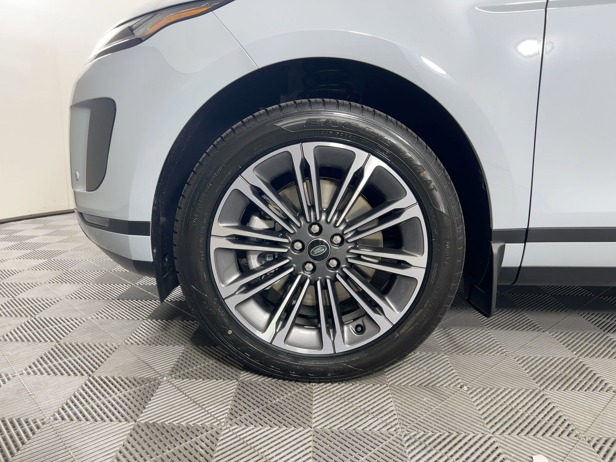 2026 Land Rover Range Rover Evoque S photo 9