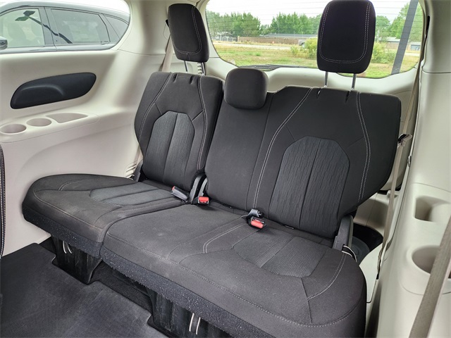 2022 Chrysler Voyager LX photo 9