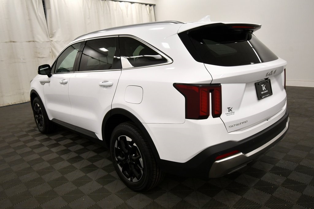 2024 Kia Sorento S photo 2