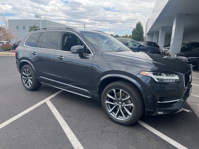 2017 Volvo XC90 T6 Momentum photo 2