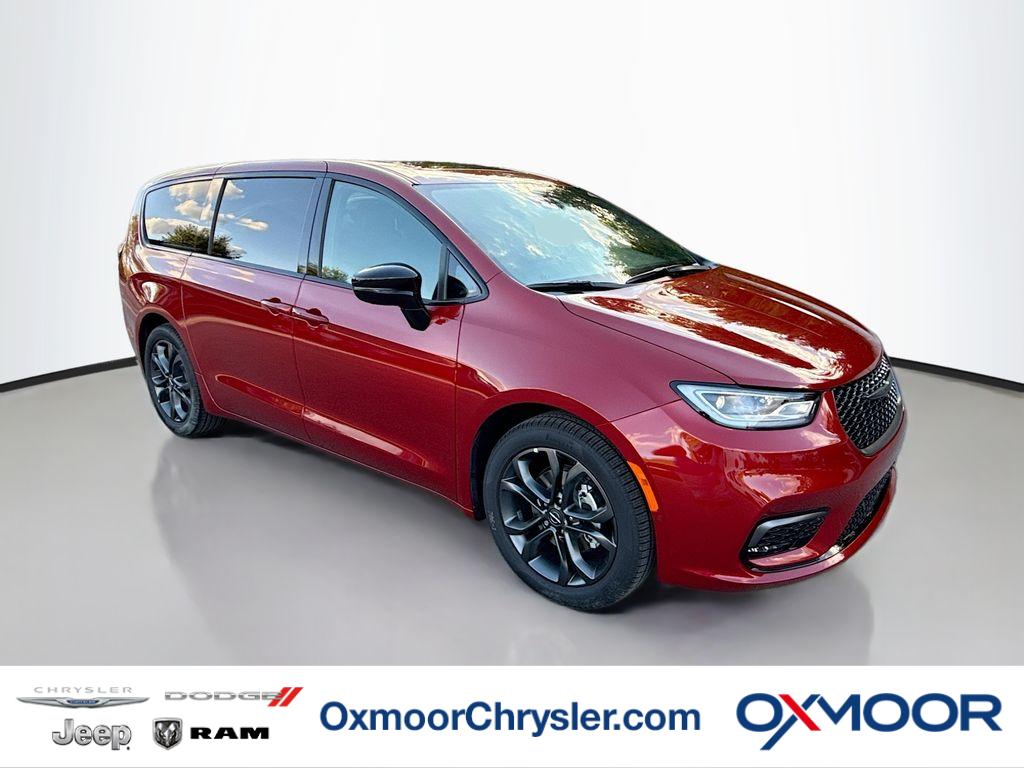 2026 Chrysler Pacifica Select's photo