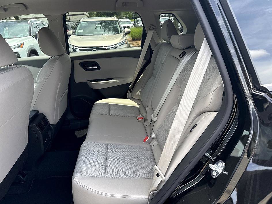 2025 Nissan Rogue SV photo 10