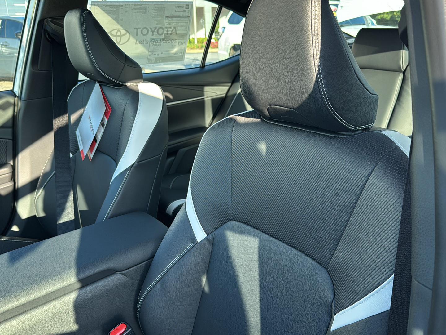 2025 Toyota Camry SE photo 25