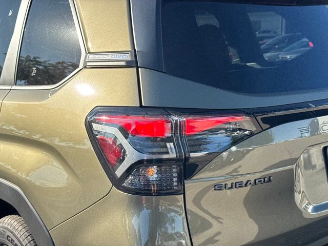 2025 Subaru Forester Premium photo 9
