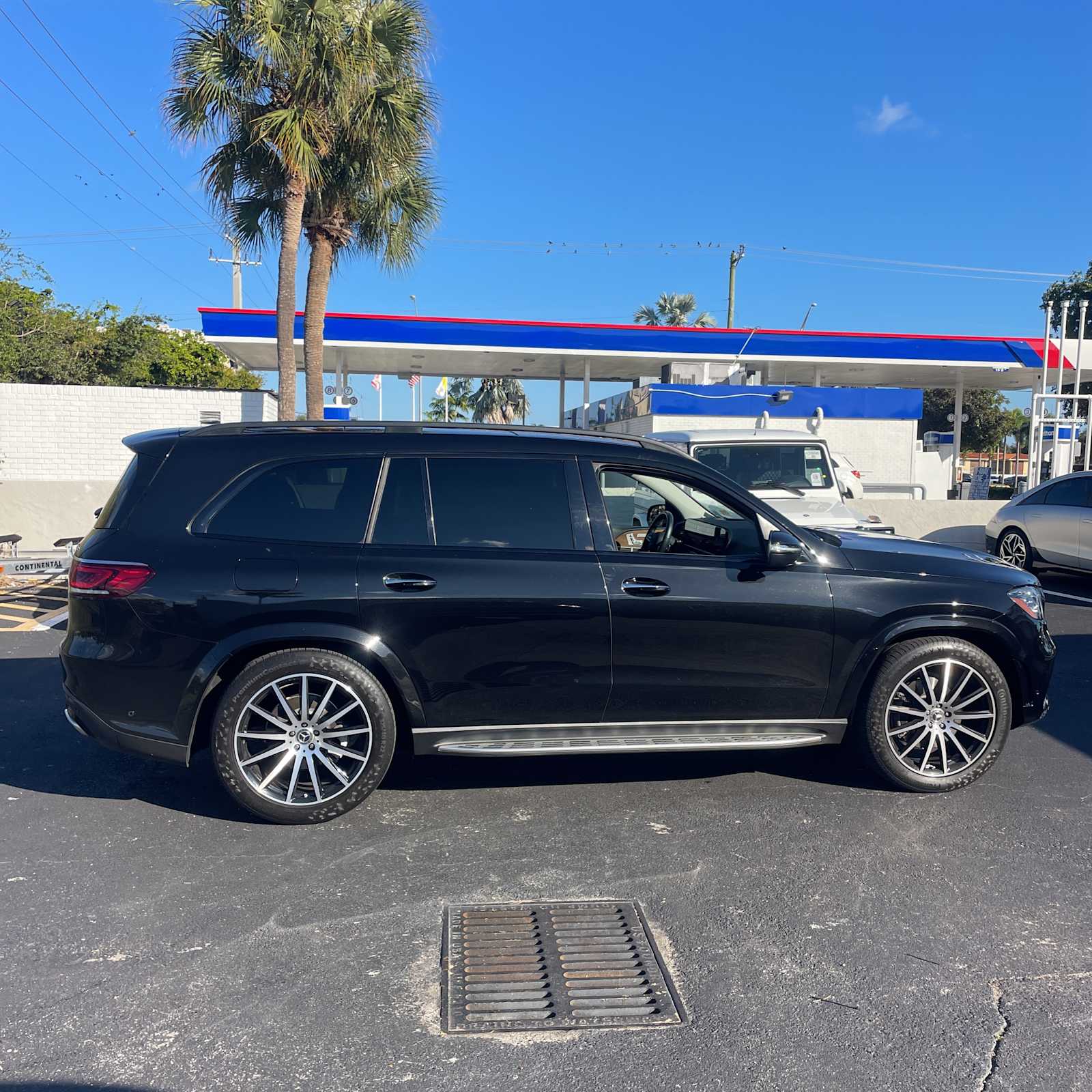 2023 Mercedes Benz GLS 580 4MATIC photo 4