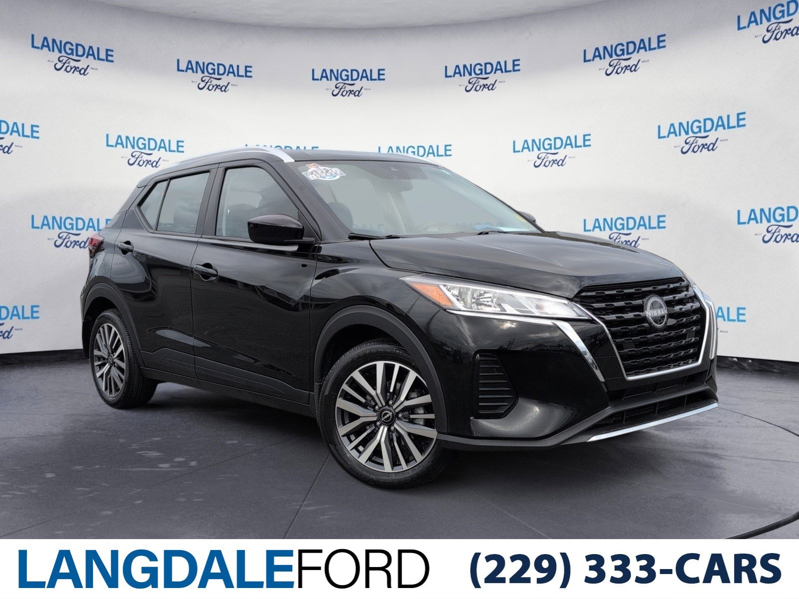 2023 Nissan Kicks SV's photo