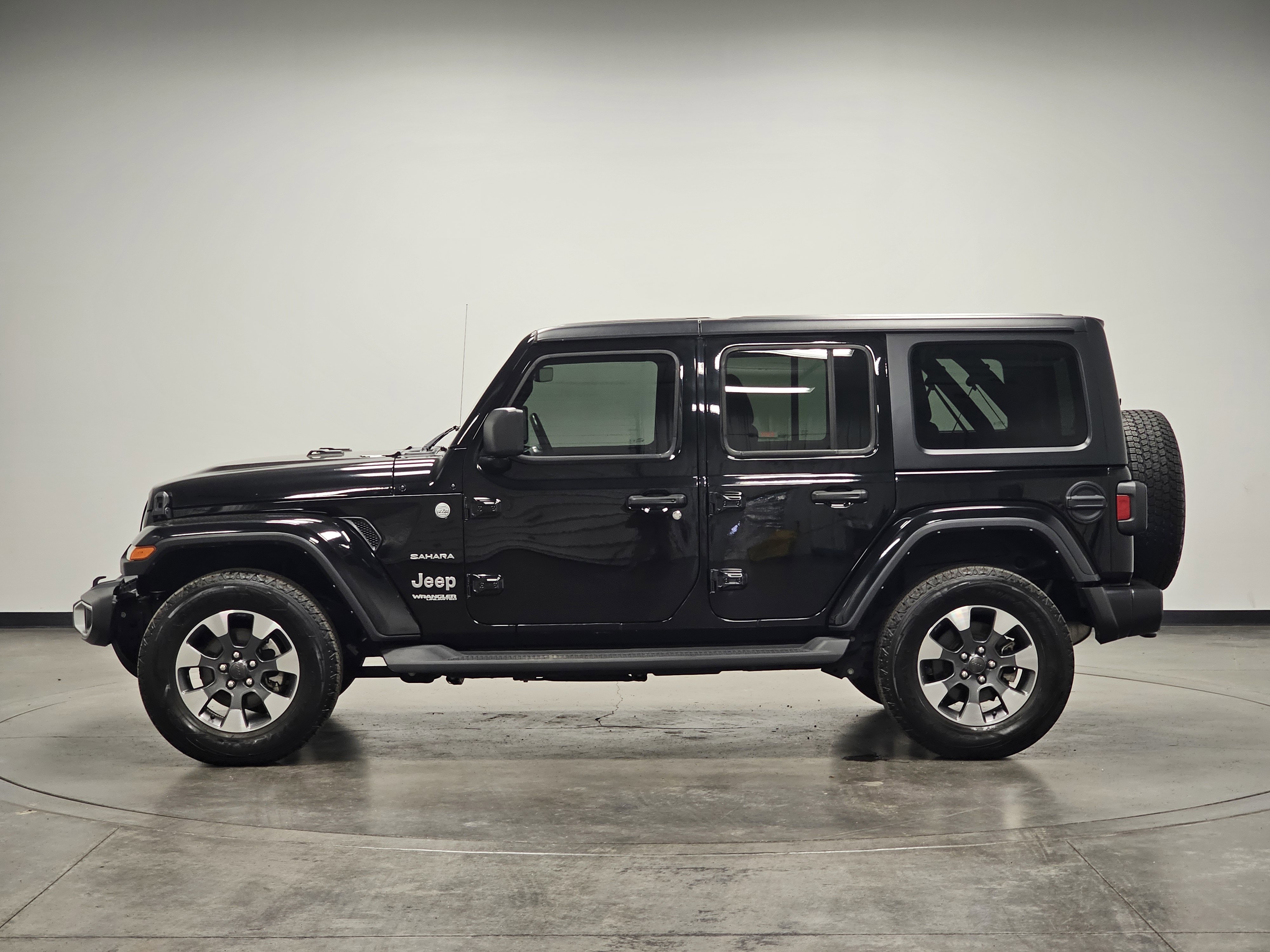 2022 Jeep Wrangler Unlimited Sahara photo 3